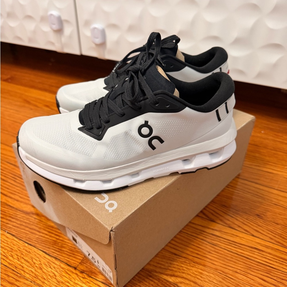OnCloud Authentic! Never been worn